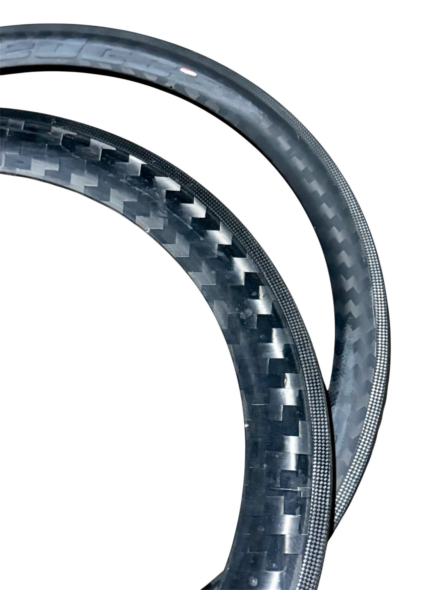 700c raw carbon rim, rim brake, 16 holes, internal nipples, tubular compatible