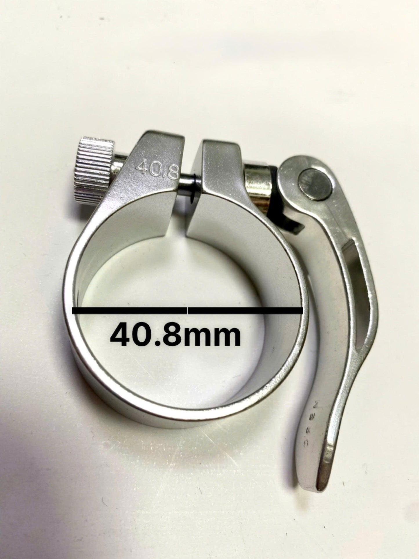 Aluminum seatpost clamp with QR code snap-on for bicycles, high quality.