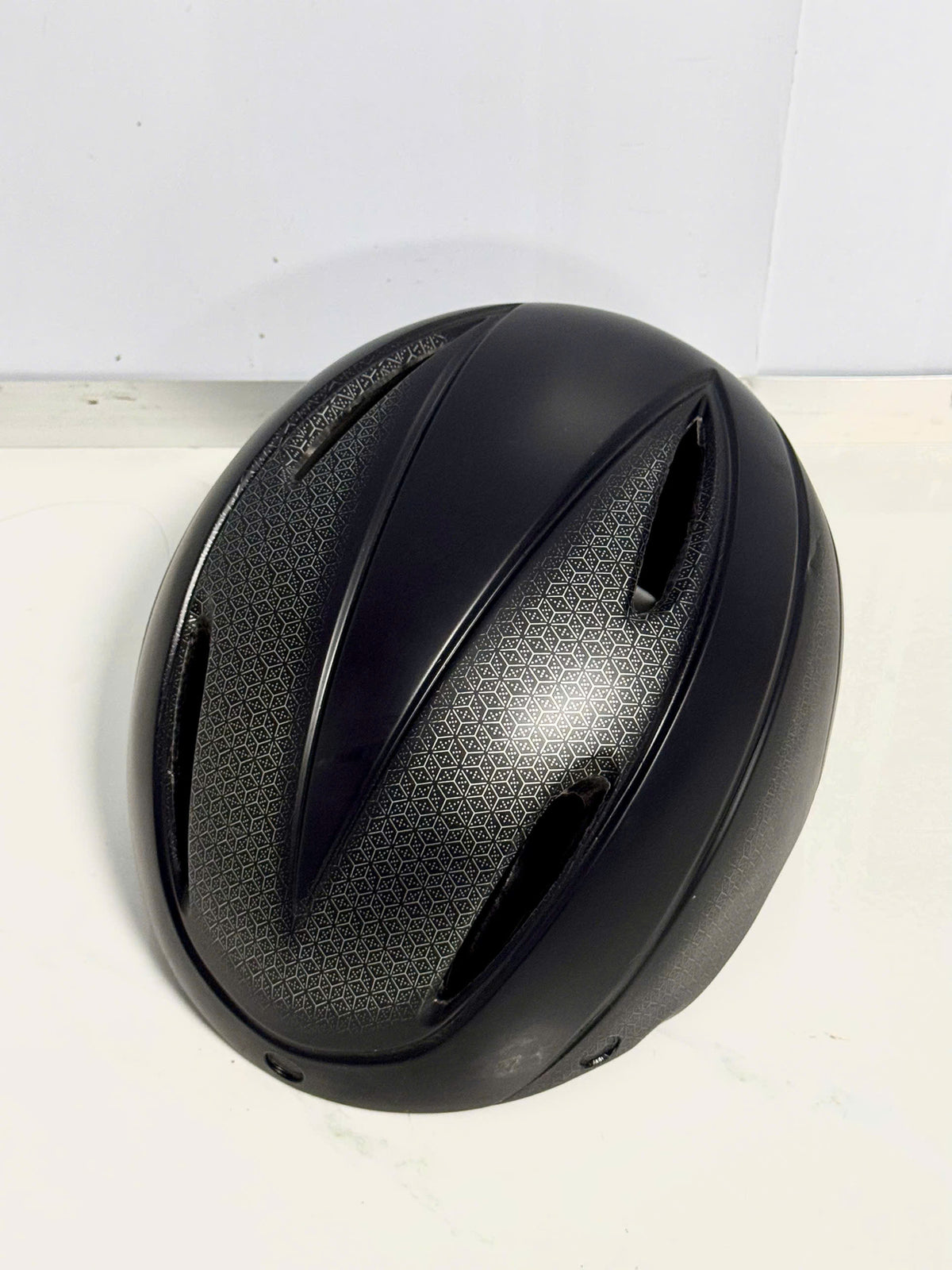 Patterned black bicycle helmet (minor cosmetic dent, fully functional) - Size L (57-62 cm)