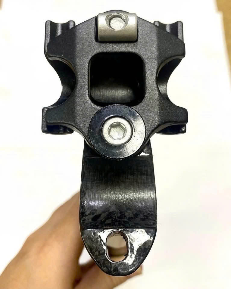 High-quality carbon Blue aerodynamic seatpost for bicycles