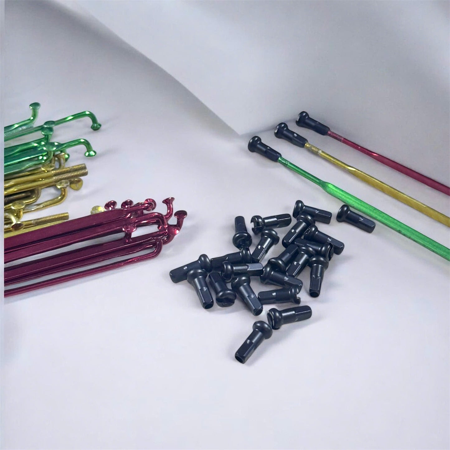 No-name Steel Flat Aero Spokes (J-Bend) – 3mm Blade Width, includes Brass Nipples. Available lengths: 257mm / 258mm. Colors: Green, Gold, Red