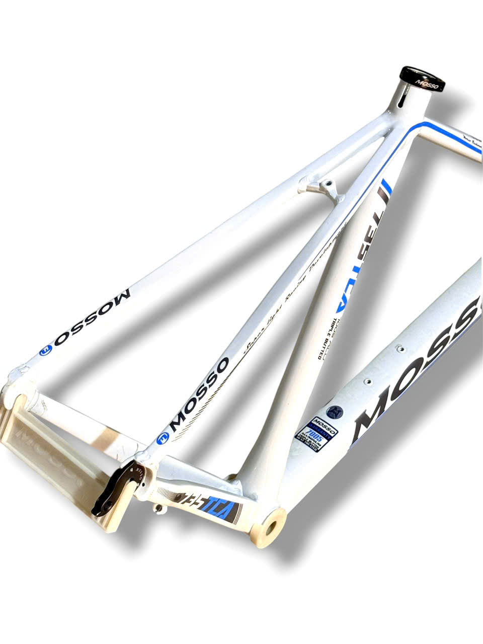 Mosso aluminum frame, white with blue trim, 700c, 52cm frame height, frame material only (NO FORK) (minor scratches and light yellow staining, performance/quality unaffected) for bicycles