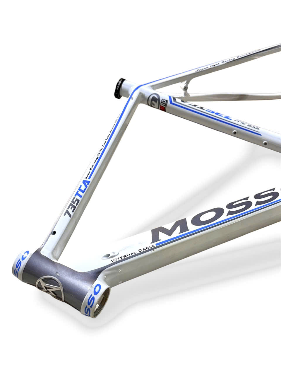 Mosso aluminum frame, white with blue trim, 700c, 52cm frame height, frame material only (NO FORK) (minor scratches and light yellow staining, performance/quality unaffected) for bicycles