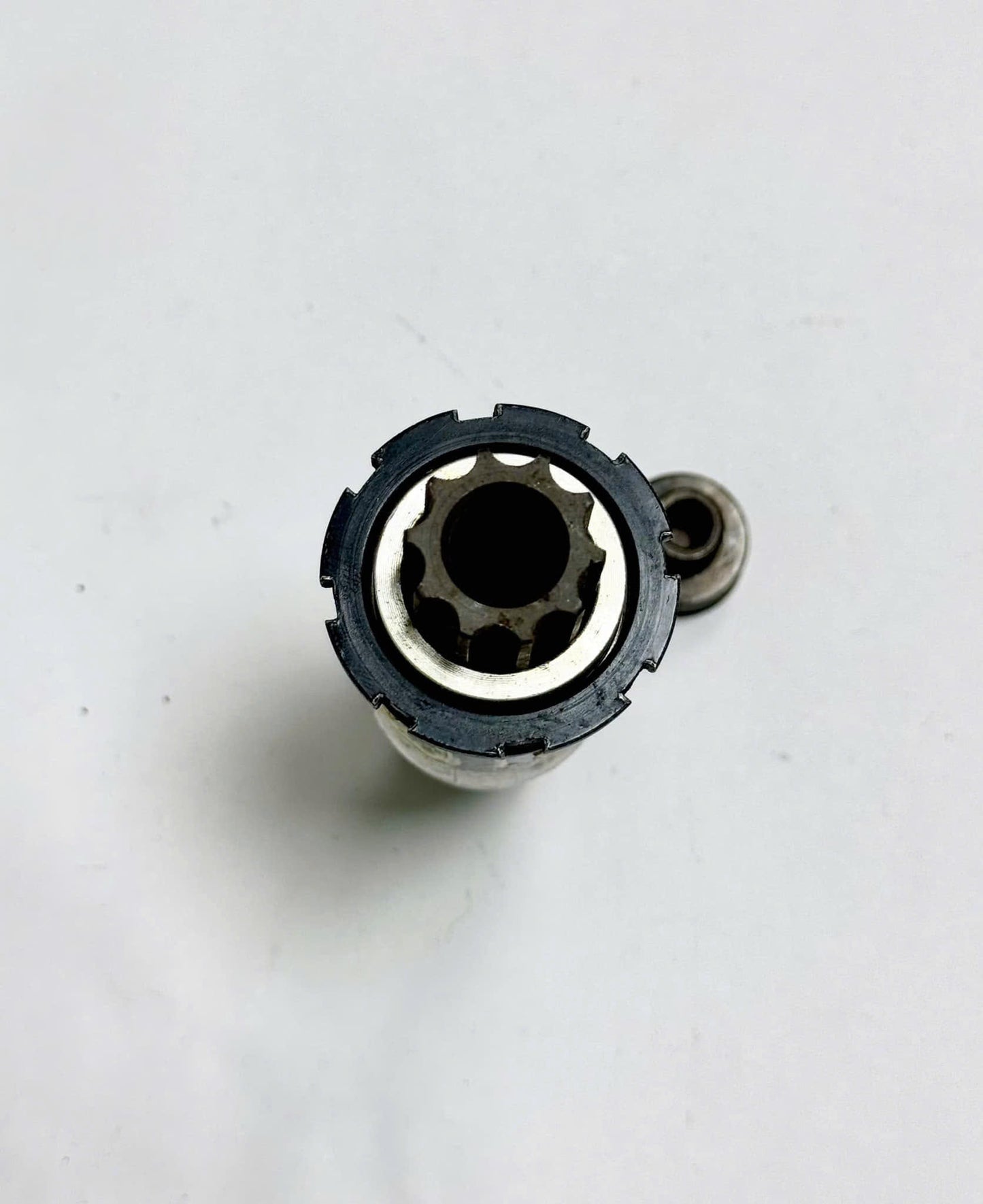 Truvativ 68x113mm (10 grooves) cotton core, made in Taiwan (without cap) for bicycles.