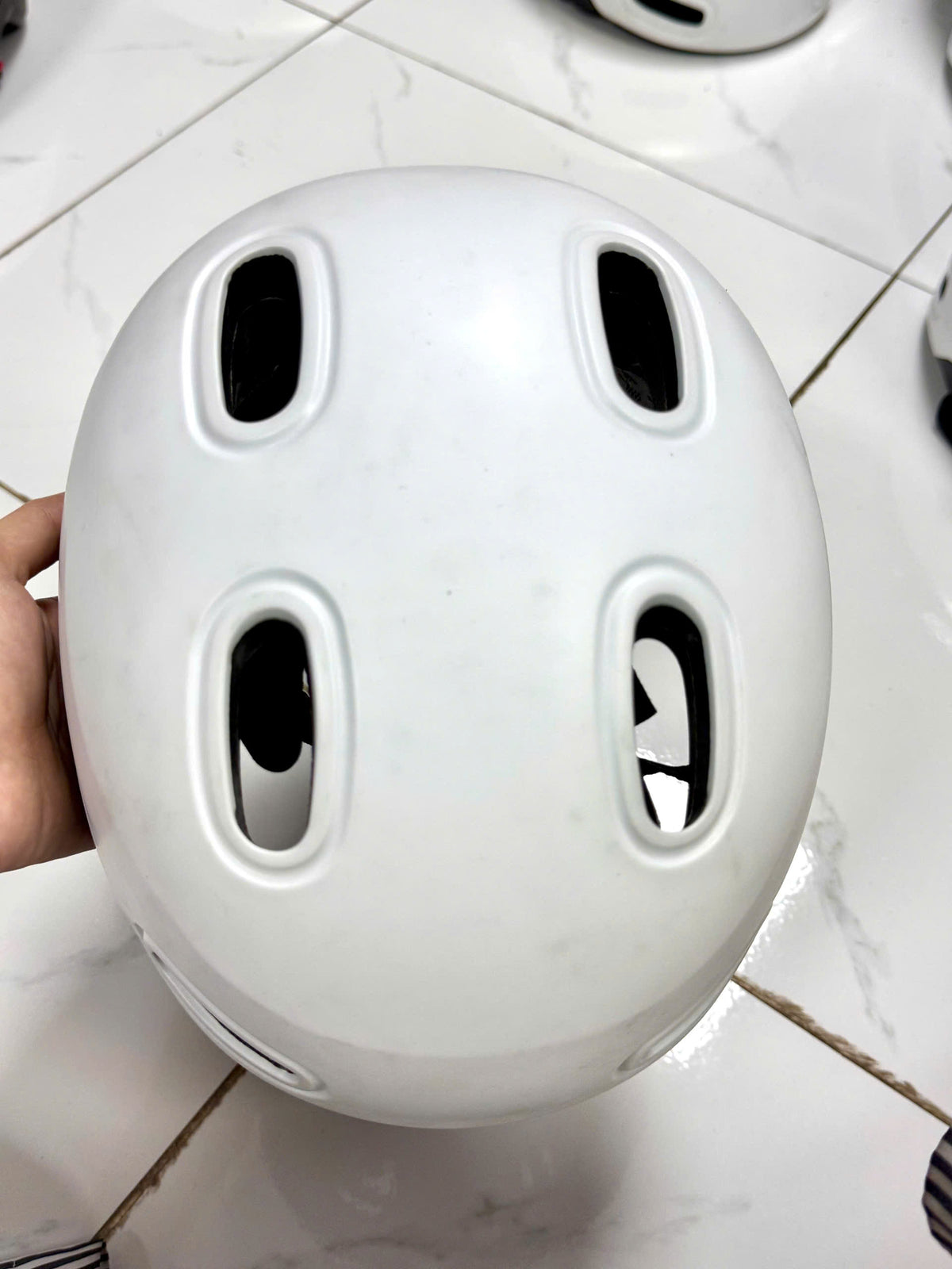 White Bicycle Helmet (Yellowed, dirty, dented, no cracks - Unused old stock) - Size L (57-62 cm)