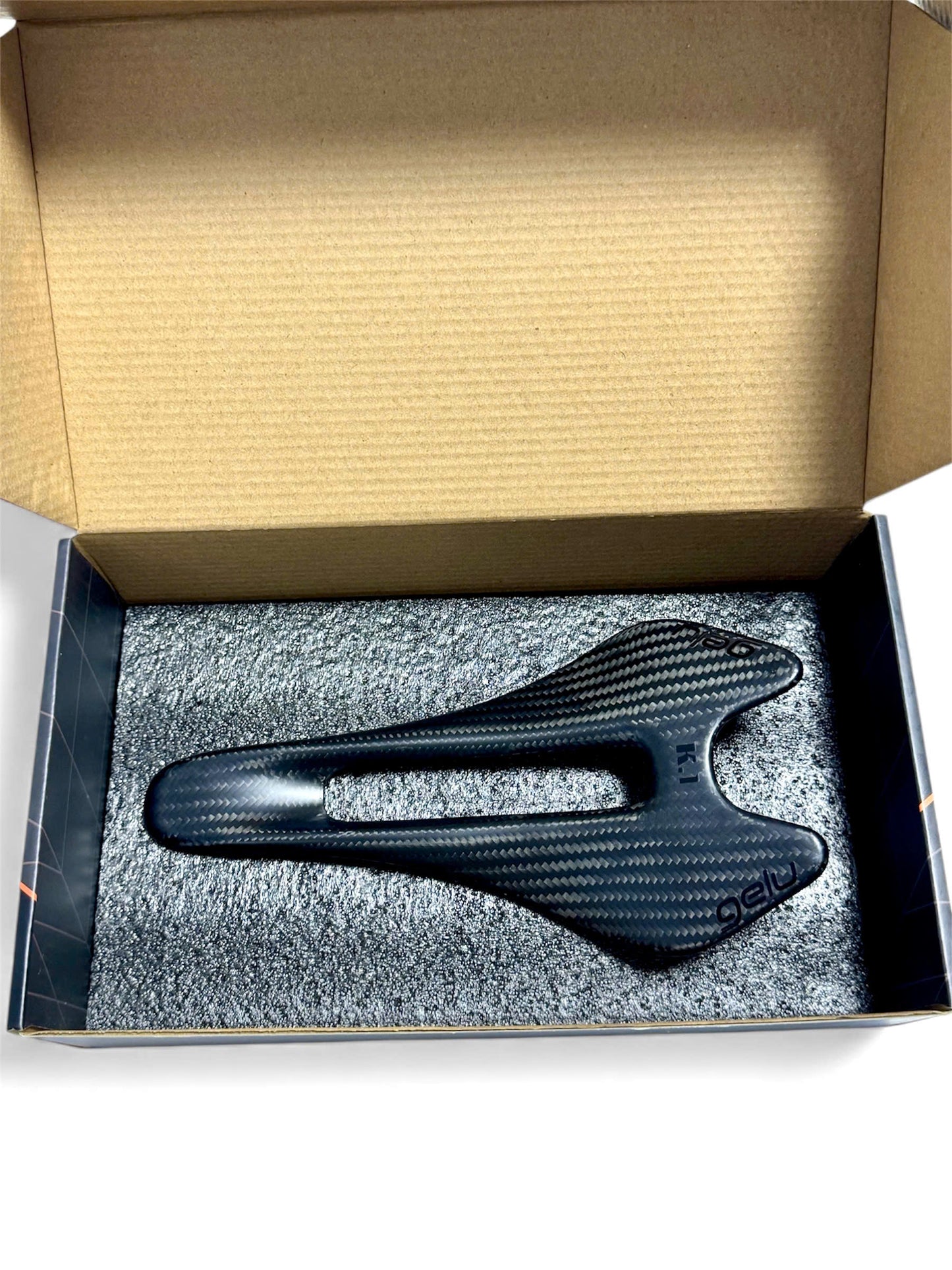 Gelu-K1 carbon saddle